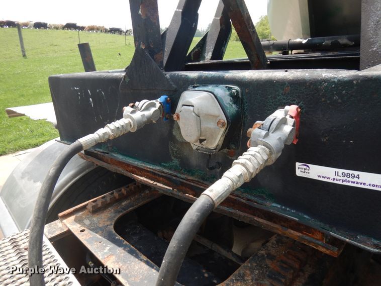 image for item IL9894 1996 Fruehauf  pneumatic dry bulk trailer