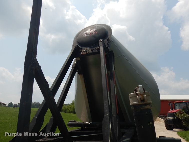 image for item IL9894 1996 Fruehauf  pneumatic dry bulk trailer