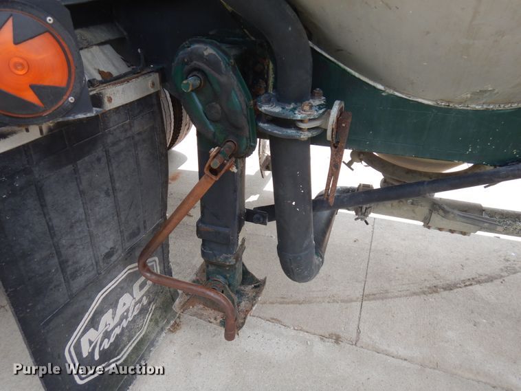 image for item IL9894 1996 Fruehauf  pneumatic dry bulk trailer
