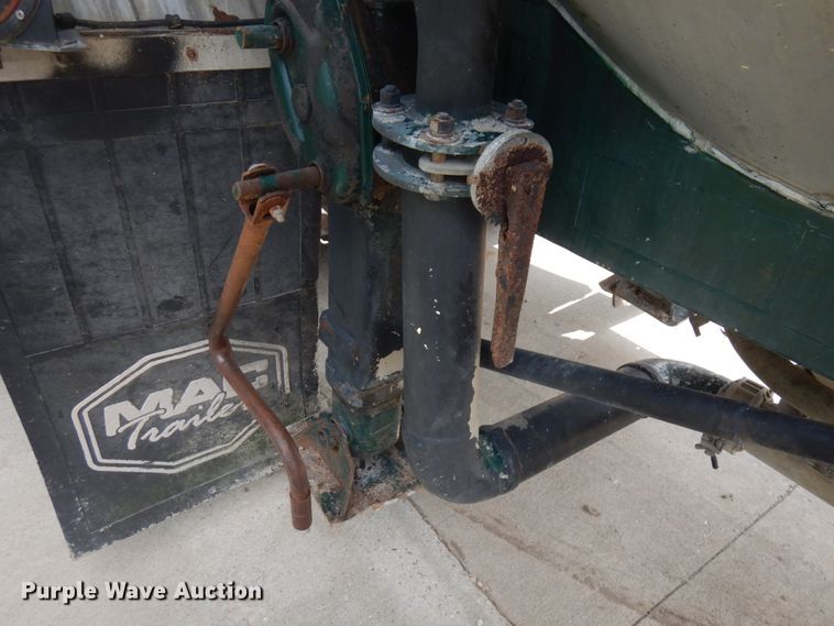 image for item IL9894 1996 Fruehauf  pneumatic dry bulk trailer