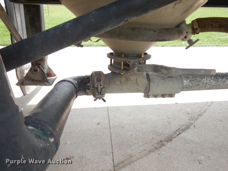 image for item IL9894 1996 Fruehauf  pneumatic dry bulk trailer