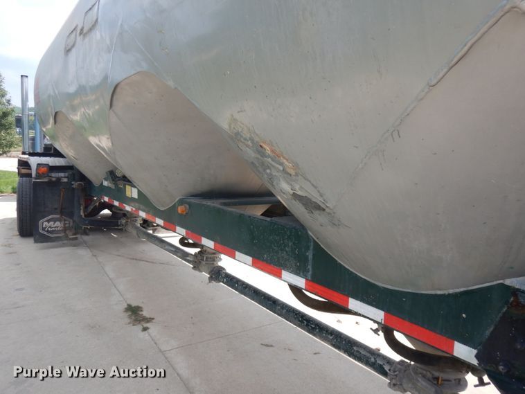 image for item IL9894 1996 Fruehauf  pneumatic dry bulk trailer