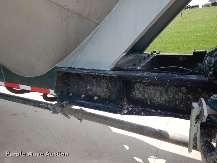 image for item IL9894 1996 Fruehauf  pneumatic dry bulk trailer