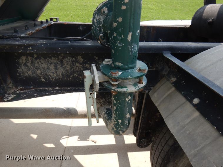 image for item IL9894 1996 Fruehauf  pneumatic dry bulk trailer