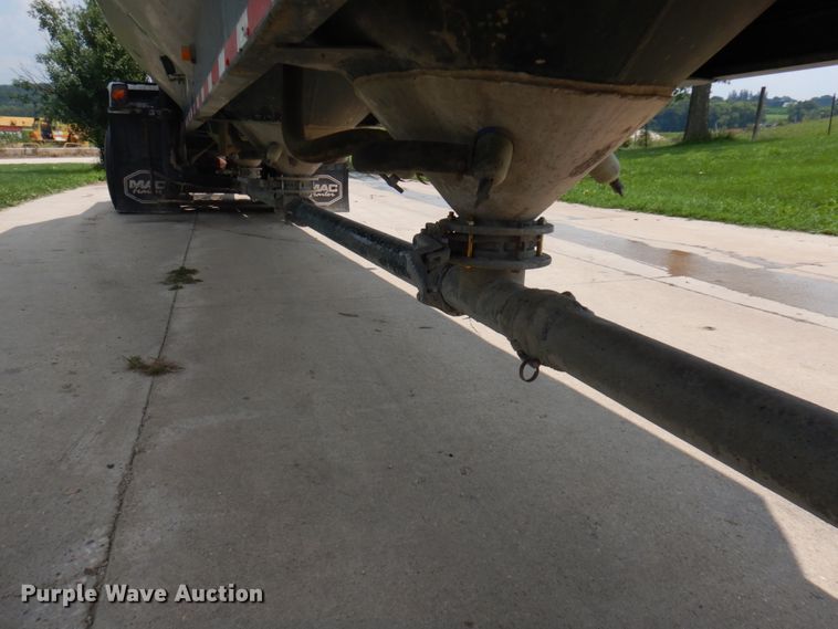 image for item IL9894 1996 Fruehauf  pneumatic dry bulk trailer