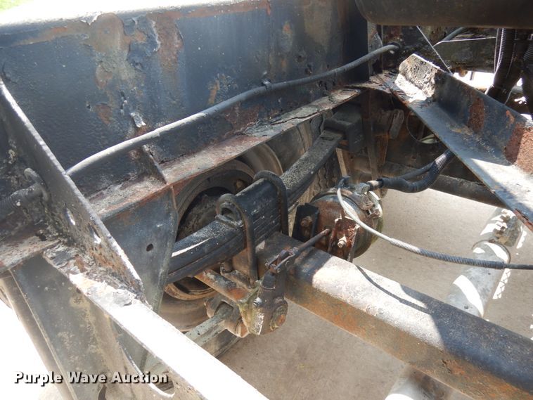 image for item IL9894 1996 Fruehauf  pneumatic dry bulk trailer