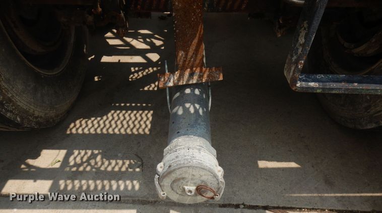 image for item IL9894 1996 Fruehauf  pneumatic dry bulk trailer