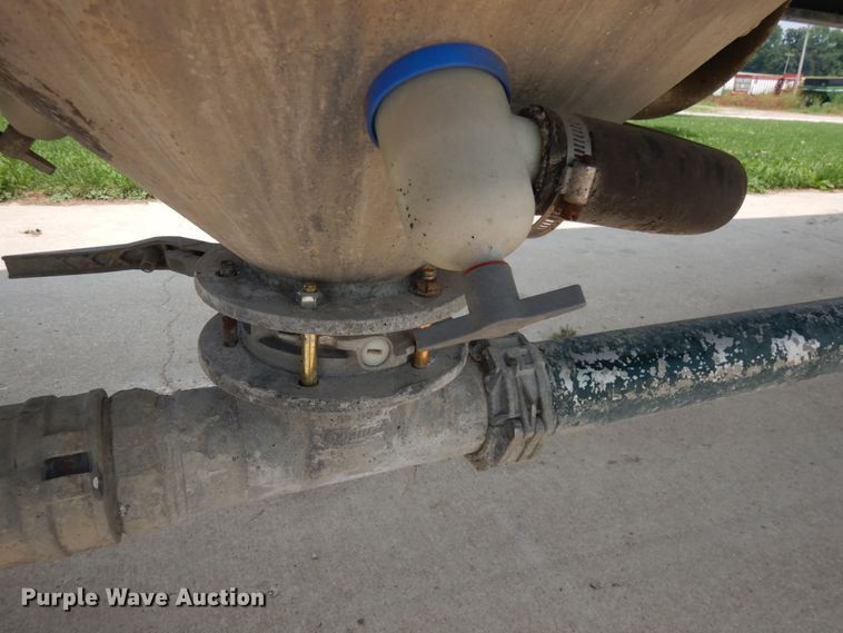 image for item IL9894 1996 Fruehauf  pneumatic dry bulk trailer