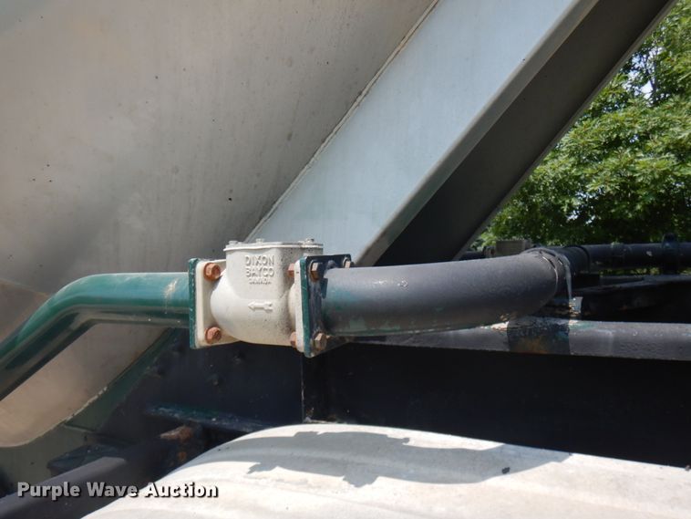 image for item IL9894 1996 Fruehauf  pneumatic dry bulk trailer