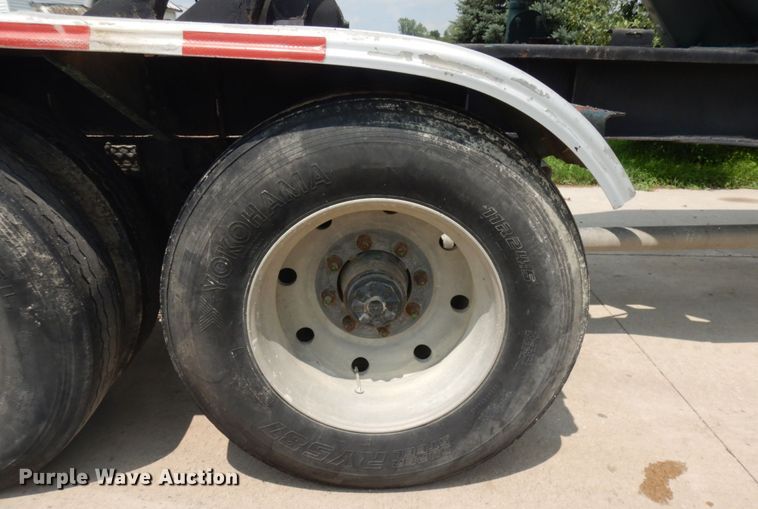 image for item IL9894 1996 Fruehauf  pneumatic dry bulk trailer