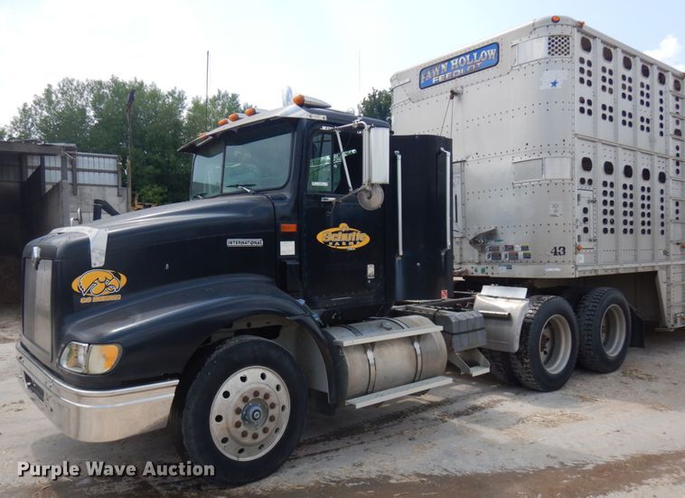 image for item IL9896 1998 International 9200  semi truck