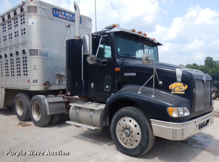image for item IL9896 1998 International 9200  semi truck
