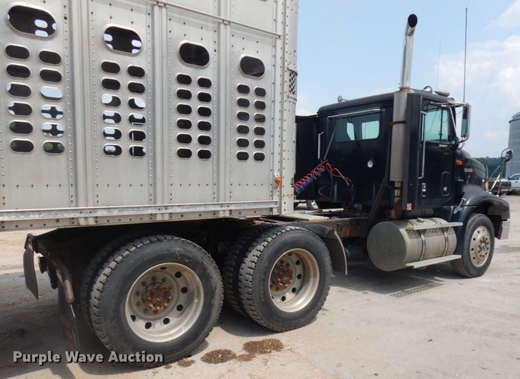 image for item IL9896 1998 International 9200  semi truck