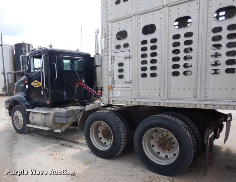 image for item IL9896 1998 International 9200  semi truck