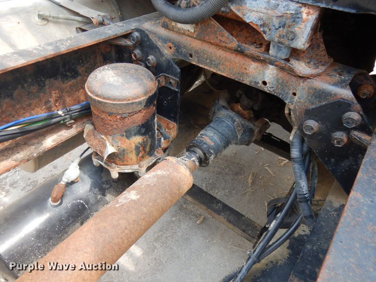 image for item IL9896 1998 International 9200  semi truck