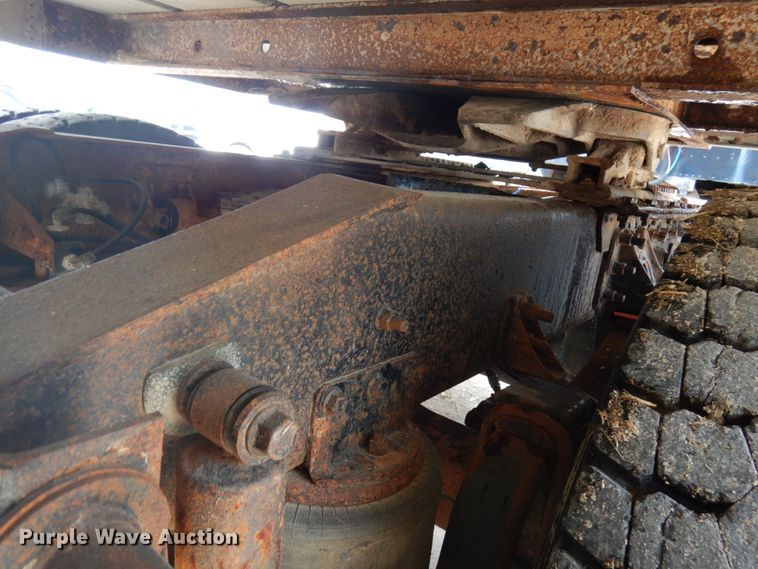 image for item IL9896 1998 International 9200  semi truck