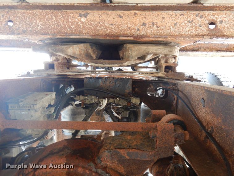 image for item IL9896 1998 International 9200  semi truck