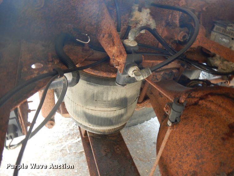 image for item IL9896 1998 International 9200  semi truck