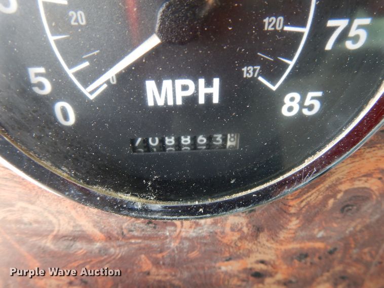 image for item IL9896 1998 International 9200  semi truck