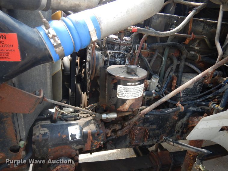 image for item IL9896 1998 International 9200  semi truck