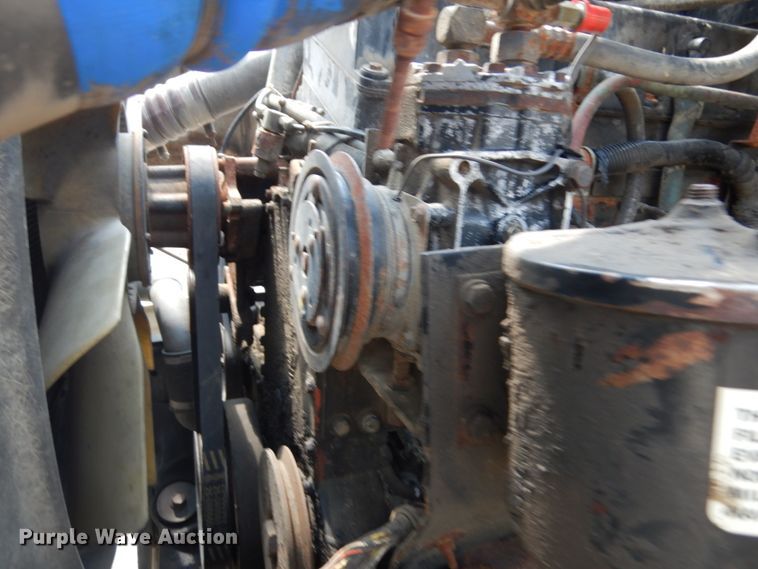 image for item IL9896 1998 International 9200  semi truck