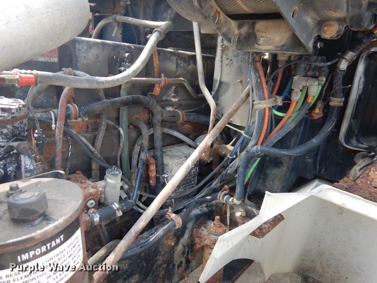 image for item IL9896 1998 International 9200  semi truck