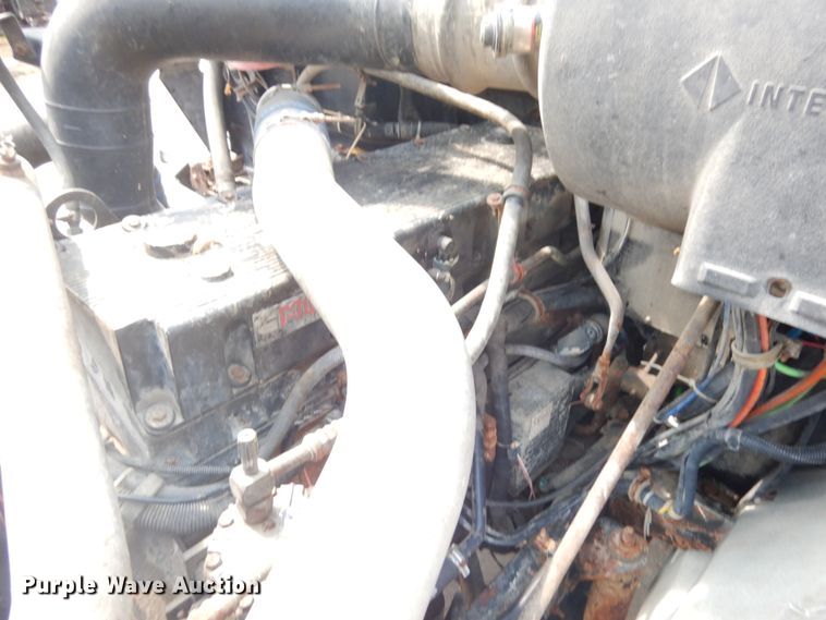 image for item IL9896 1998 International 9200  semi truck