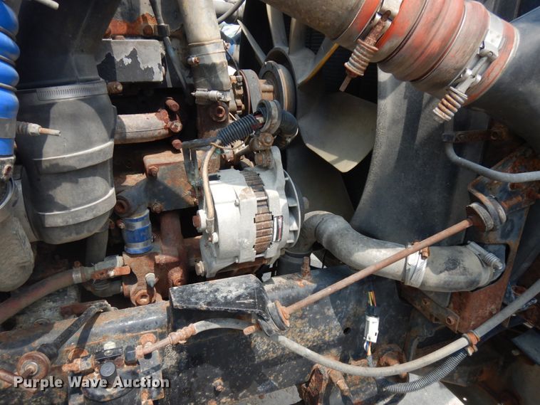 image for item IL9896 1998 International 9200  semi truck