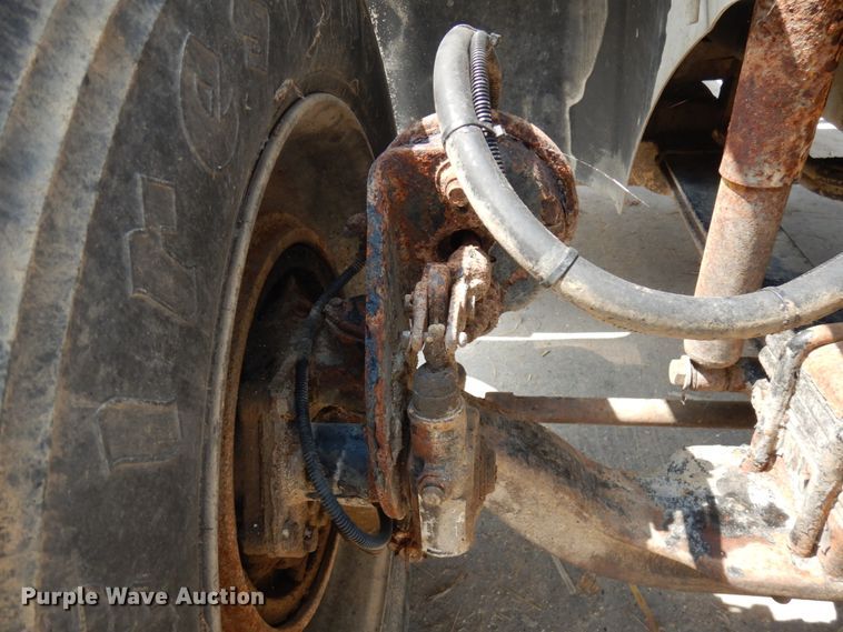 image for item IL9896 1998 International 9200  semi truck