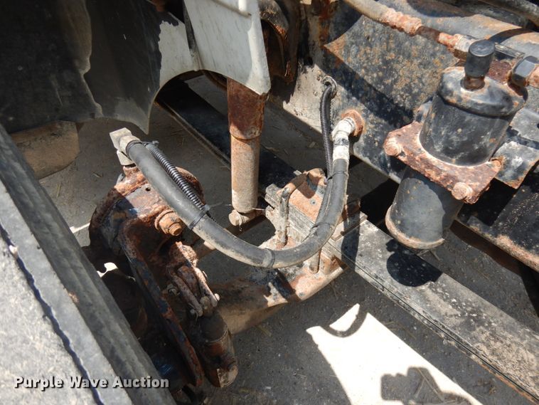 image for item IL9896 1998 International 9200  semi truck