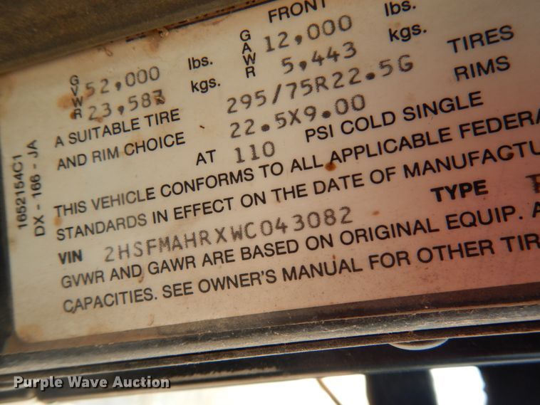 image for item IL9896 1998 International 9200  semi truck