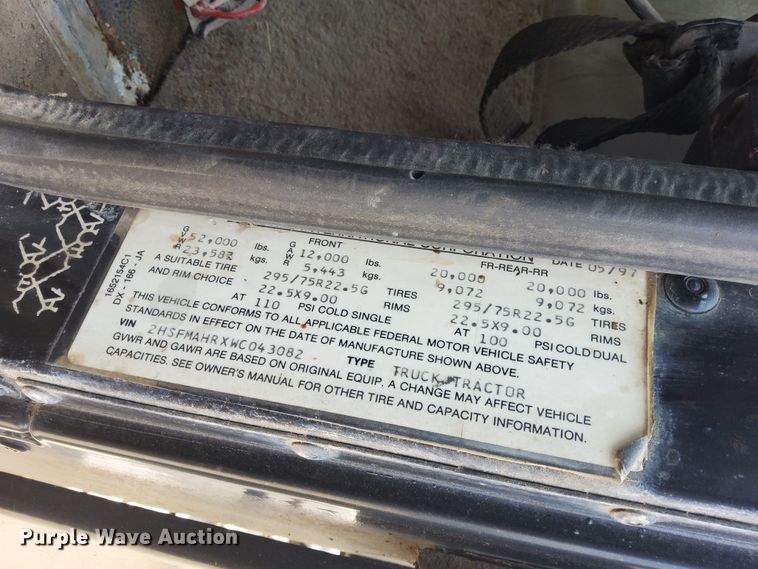 image for item IL9896 1998 International 9200  semi truck