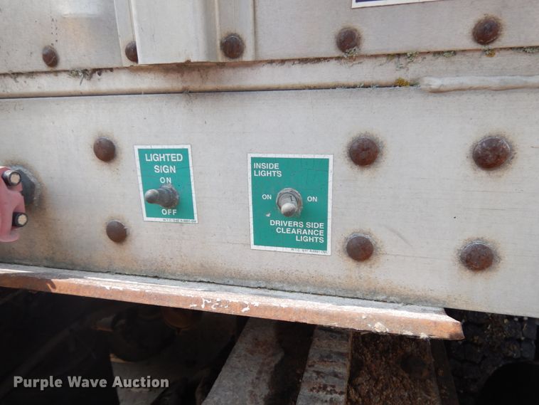 image for item IL9897 2005 Wilson PSDCL-402H  livestock trailer