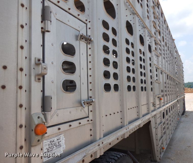 image for item IL9897 2005 Wilson PSDCL-402H  livestock trailer