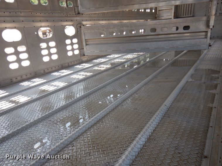 image for item IL9897 2005 Wilson PSDCL-402H  livestock trailer