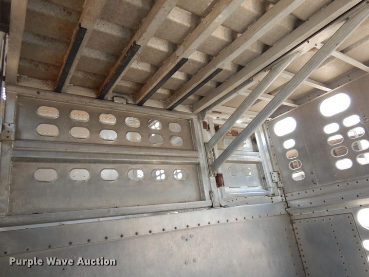 image for item IL9897 2005 Wilson PSDCL-402H  livestock trailer