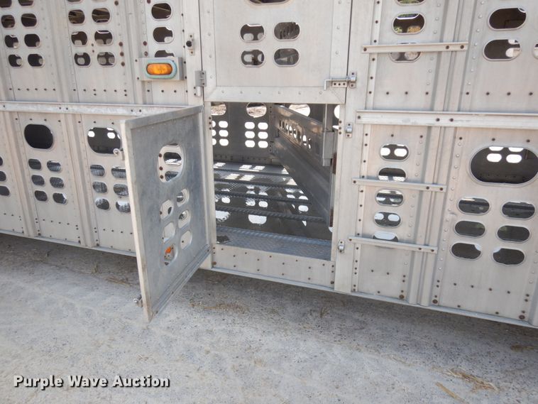 image for item IL9897 2005 Wilson PSDCL-402H  livestock trailer