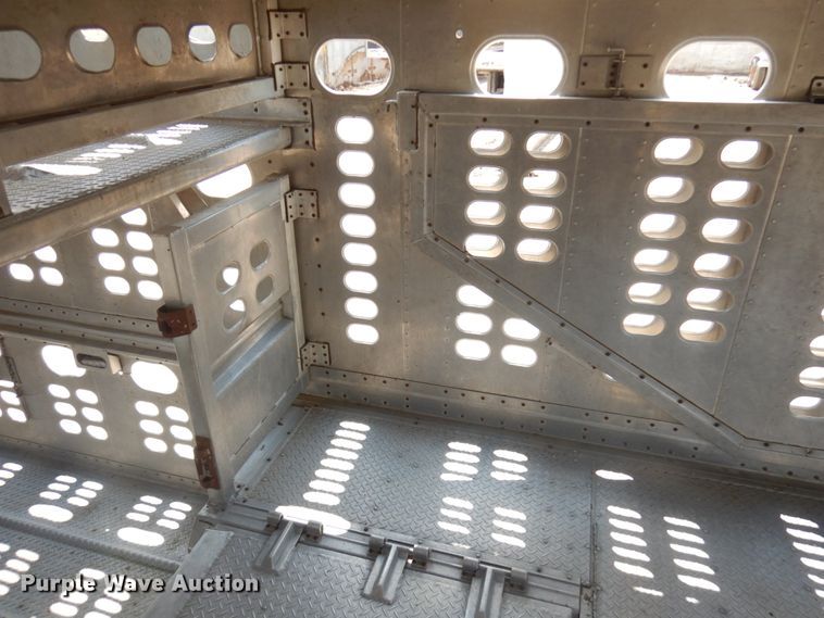 image for item IL9897 2005 Wilson PSDCL-402H  livestock trailer