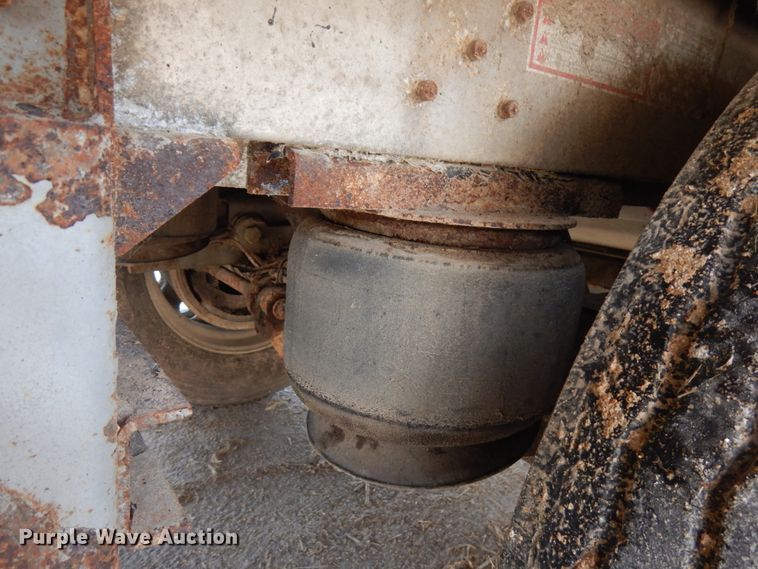 image for item IL9897 2005 Wilson PSDCL-402H  livestock trailer