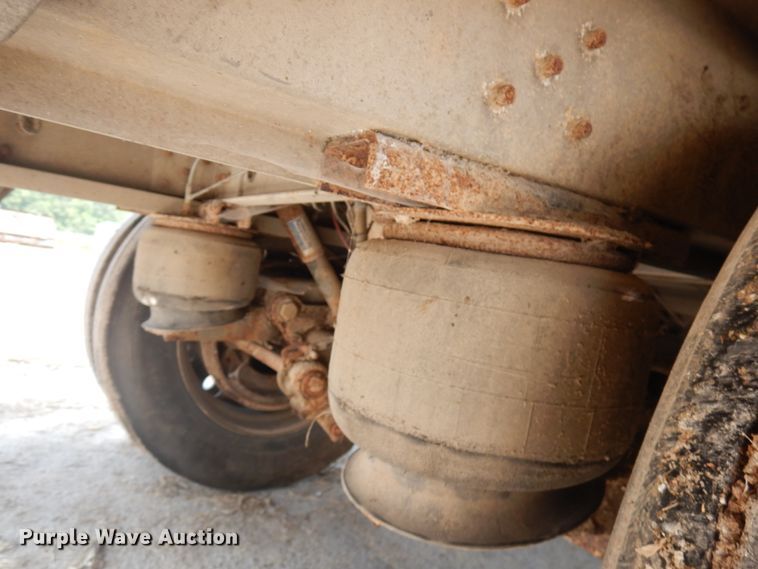 image for item IL9897 2005 Wilson PSDCL-402H  livestock trailer