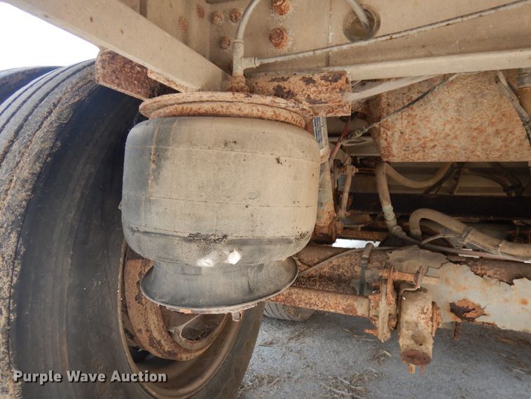 image for item IL9897 2005 Wilson PSDCL-402H  livestock trailer