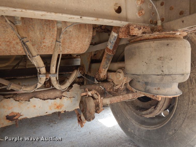 image for item IL9897 2005 Wilson PSDCL-402H  livestock trailer