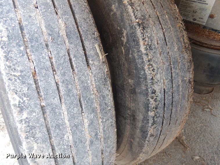 image for item IL9897 2005 Wilson PSDCL-402H  livestock trailer