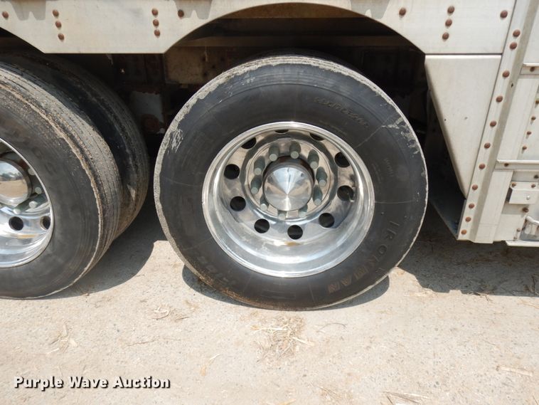 image for item IL9897 2005 Wilson PSDCL-402H  livestock trailer