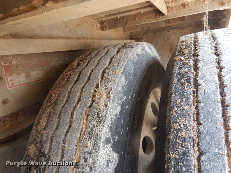 image for item IL9897 2005 Wilson PSDCL-402H  livestock trailer