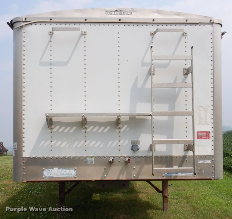 image for item IN9797 1995 Wilson DWH-400 Pacesetter  grain trailer