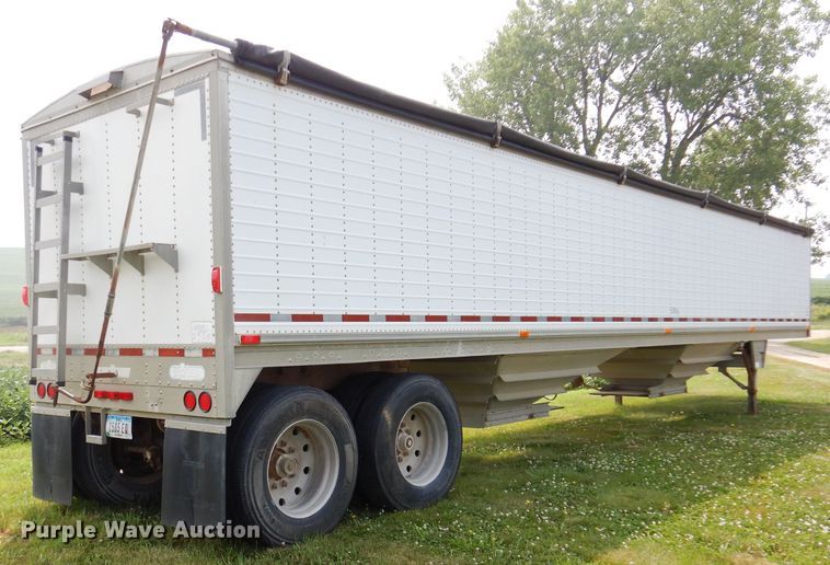 image for item IN9797 1995 Wilson DWH-400 Pacesetter  grain trailer