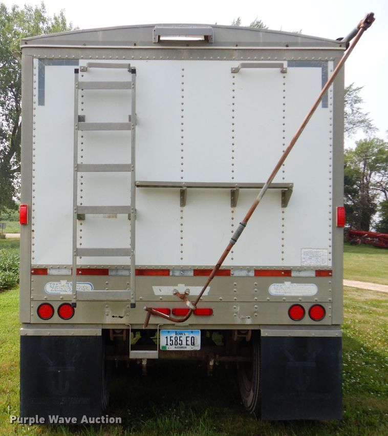 image for item IN9797 1995 Wilson DWH-400 Pacesetter  grain trailer