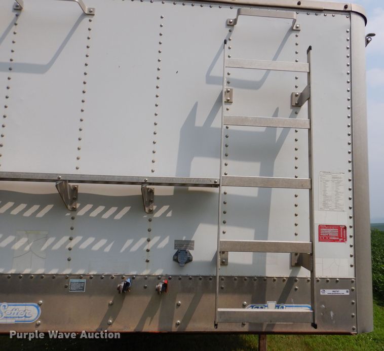 image for item IN9797 1995 Wilson DWH-400 Pacesetter  grain trailer