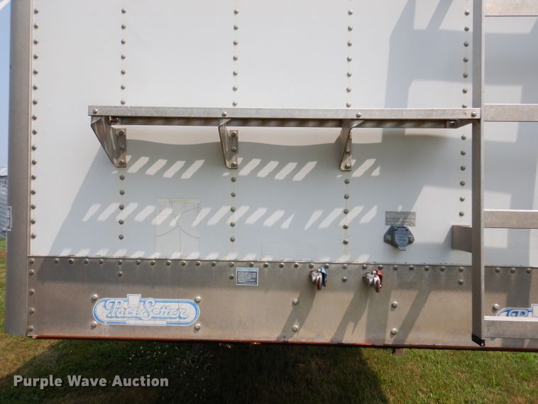 image for item IN9797 1995 Wilson DWH-400 Pacesetter  grain trailer